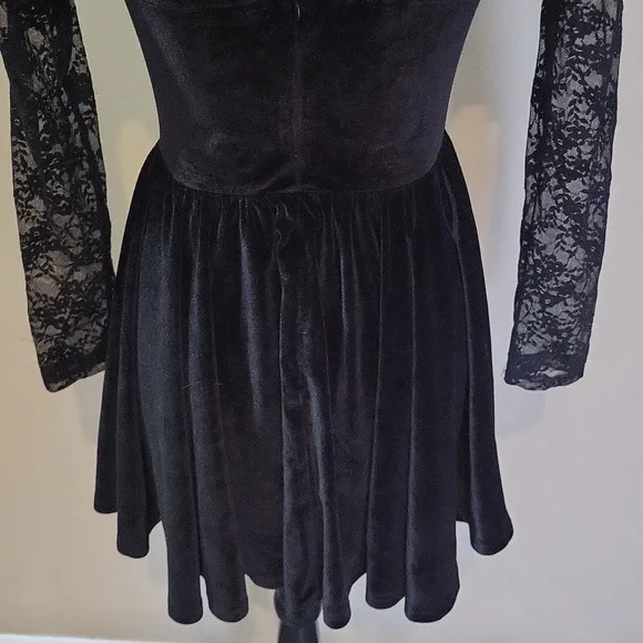 Dolls Kill x Wizard Of Oz Dress - Picture 10 of 15